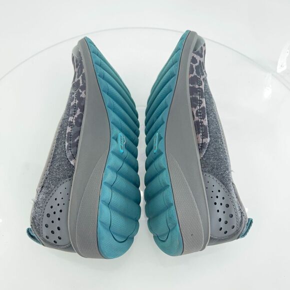 Bzees Women's Gleam Slip On Size 7 Gray Leopard Flats Wedge Casual Light Walk - Picture 9 of 12